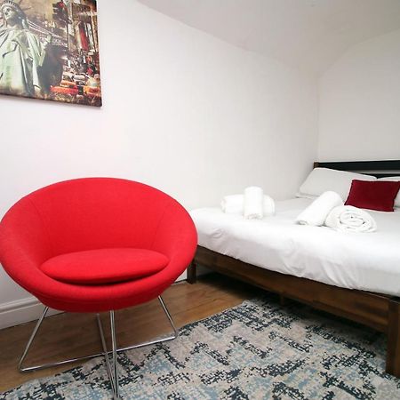 Lovely Studio Flat With Free Parking - Near To City Center Swansea Buitenkant foto