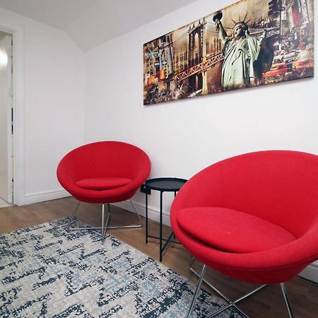 Lovely Studio Flat With Free Parking - Near To City Center Swansea Buitenkant foto