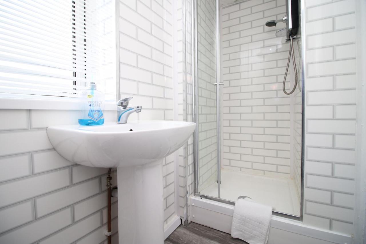 Lovely Studio Flat With Free Parking - Near To City Center Swansea Buitenkant foto