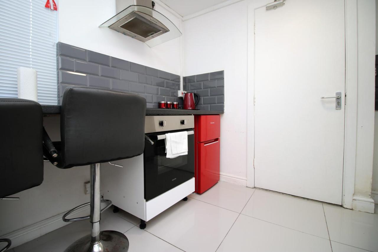 Lovely Studio Flat With Free Parking - Near To City Center Swansea Buitenkant foto
